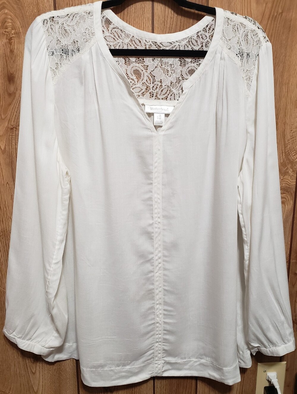 Motherhood Maternity Blouse Women’s Large XL Cream Long Sleeve V Neck Lace
